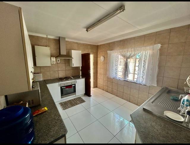 3 BEDROOM HOUSE FOR SALE IN VANDERBIJLPARK CW 5